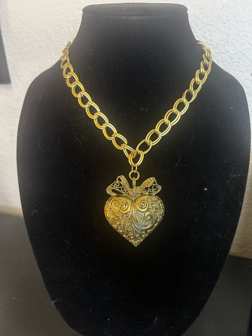 Gold Heart Pendant Chain Necklace - Unbranded